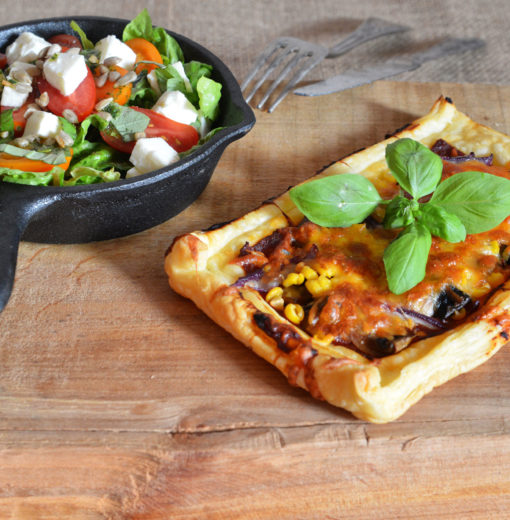 Pizzerinki z Ciasta Francuskiego z Pieczarkami i Kukurydzą Pizzerinki z Ciasta Francuskiego z Pieczarkami i Kukurydzą